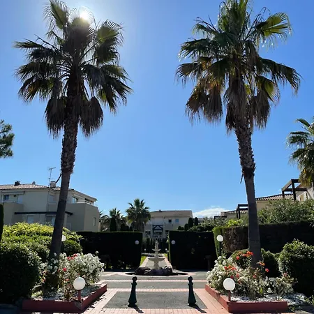 Magnifique 2 pièces design, moderne, calme, proche plage, résidence avec piscine, tennis, wifi et place de parking privée * Antibes