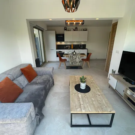 Apartamento Magnifique 2 pièces design, moderne, calme, proche plage, résidence avec piscine, tennis, wifi et place de parking privée *