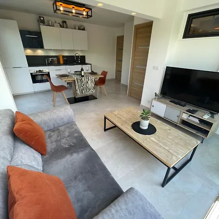 Apartamento Magnifique 2 pièces design, moderne, calme, proche plage, résidence avec piscine, tennis, wifi et place de parking privée *